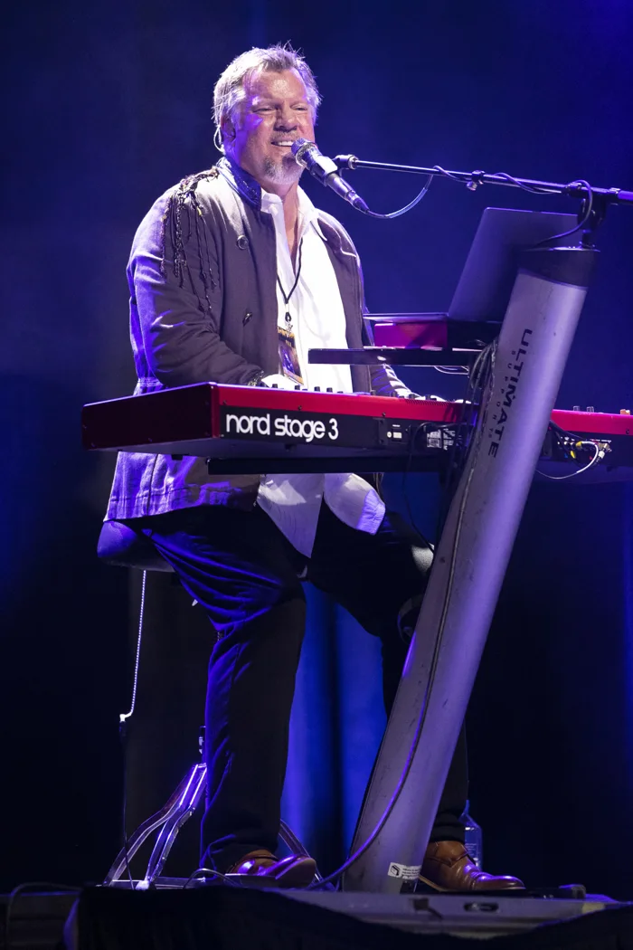 Ken Hoelscher, Journeymen keys · vocals